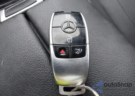 2018 Mercedes-Benz E 300 4Matic z USA, uszkodzony, nr VIN WDDZF4KBXJA358722
